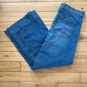 GAP Highwaisted, wide leg jeans.